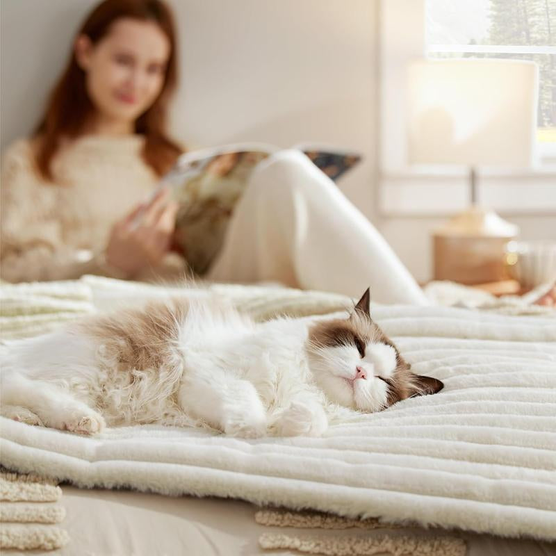BEDSURE Self-Warming Pet Bed – Thermal Crate Mat, Non-Slip, Washable”