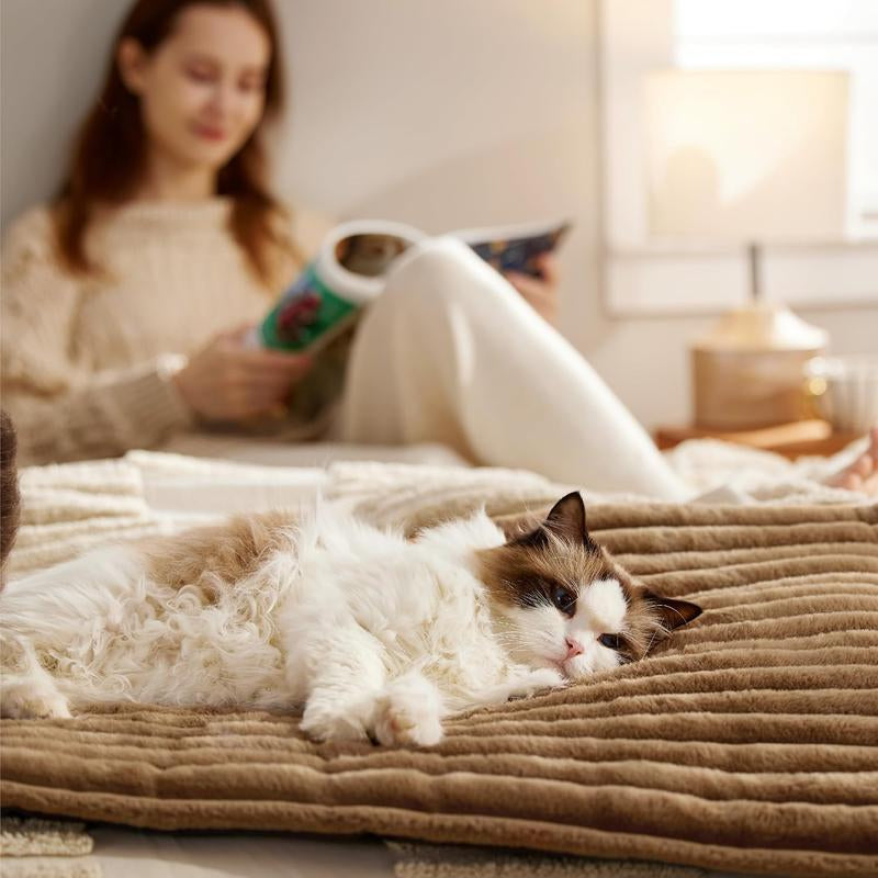 BEDSURE Self-Warming Pet Bed – Thermal Crate Mat, Non-Slip, Washable”